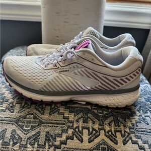 Brooks White and Pink Athletic Shoes with Cushioned Sole